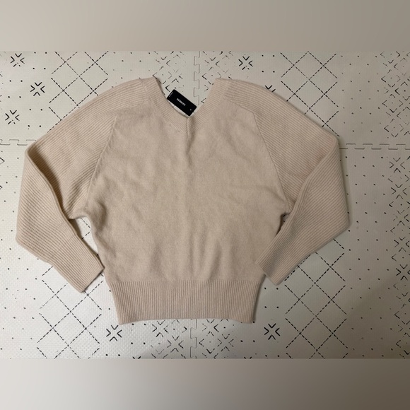 NWT Express Mix Stitch V-Neck Banded Bottom SoHo Sweater M cream - Picture 8 of 8